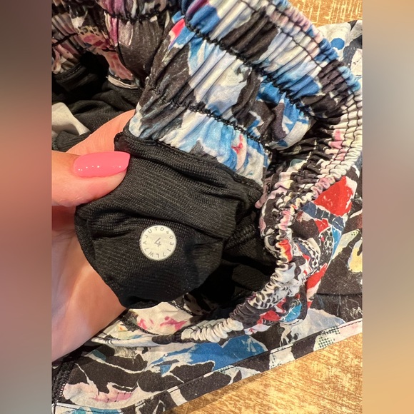 Lululemon Hotty Hot Short Il (Long 4") - Picture 12 of 14